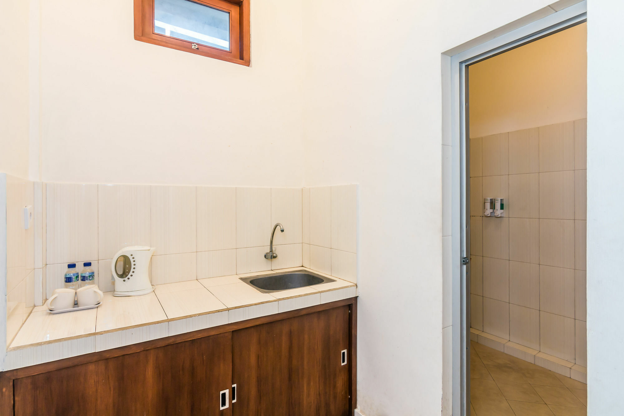 Zen Rooms Basic Kuta Kubu Anyar Exterior foto